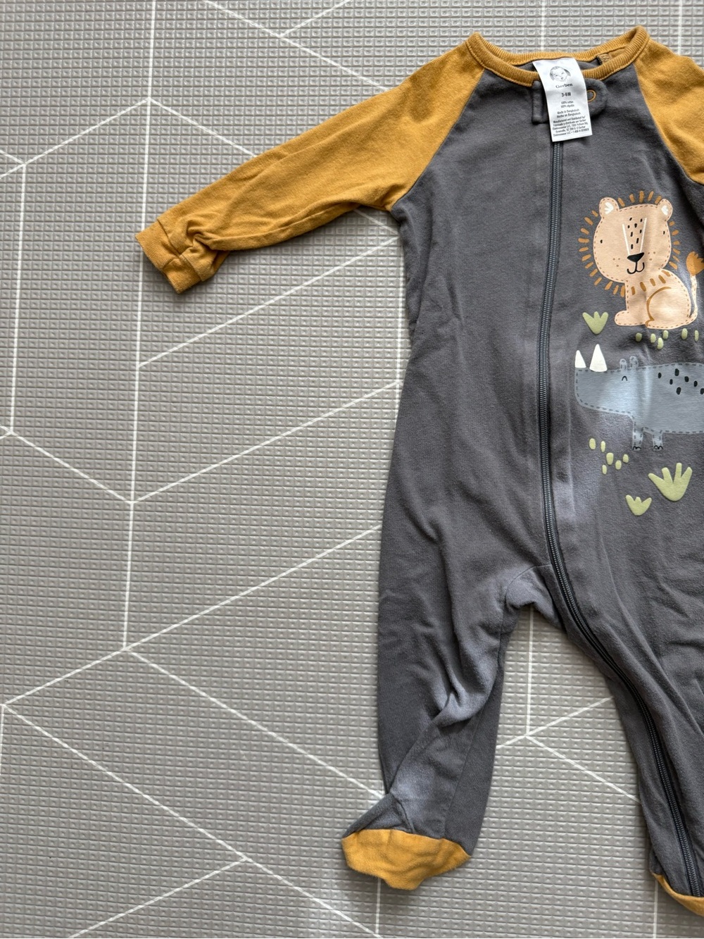 Gerber|Baby boy Gray & Mustard Lion & animal print  One-Piece footies,3-6M•••